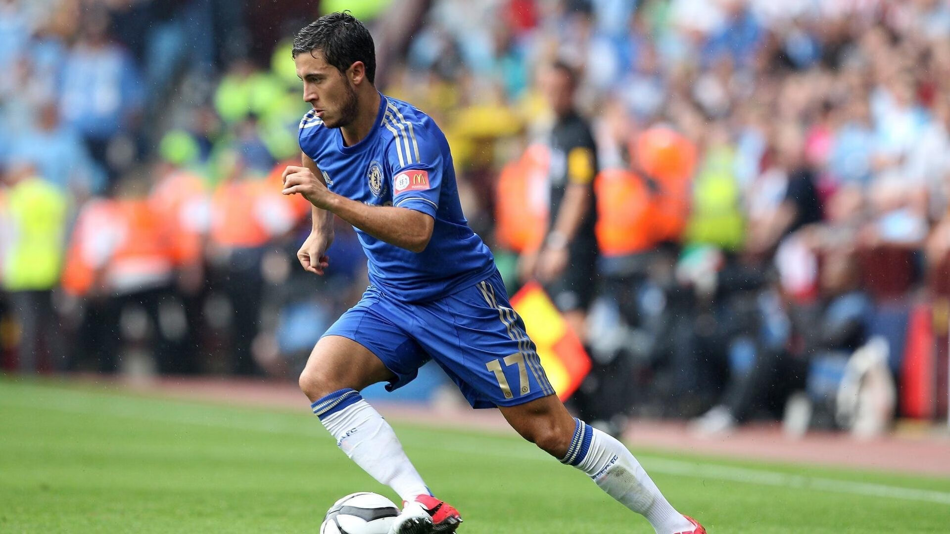 赛道新王诞生,塞恩斯统治全场,梅赛德斯力克红牛的时代序章